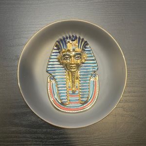 The Golden Mask of Tutankamun 22 Karat Porcelain plate. COA